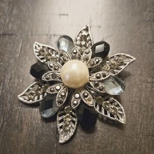 Premier Designs Faux pearl broach